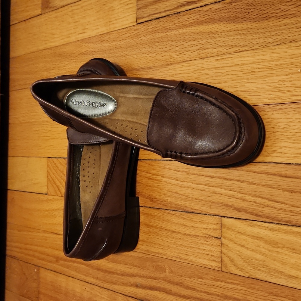 Women's Classic Hush Puppies Loafers Brown Leather Sz.7